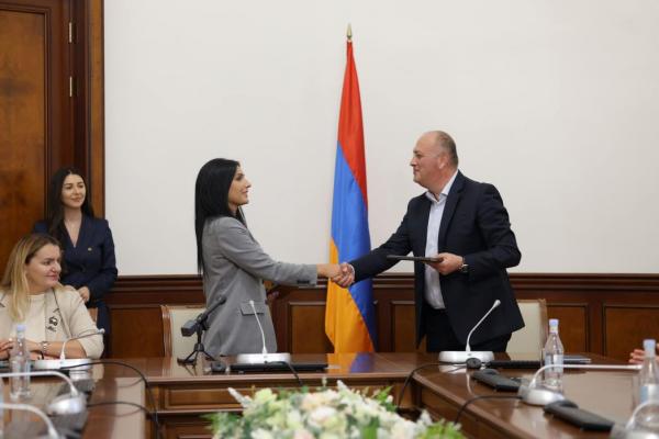 Հուշագրի ստորագրում